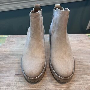 Dolce Vita Women's “Rango” Chelsea Wedge Beige Ankle Boots 2.5” Heel Size 8.5